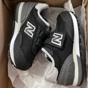 Toddler’s New Balance sneakers Size 5